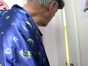 A couple fucking in front of a voyeur grandpa at the crack of the door of the room 8