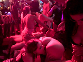 1 HOUR: Visit of a libertine club - Part 2/3 4